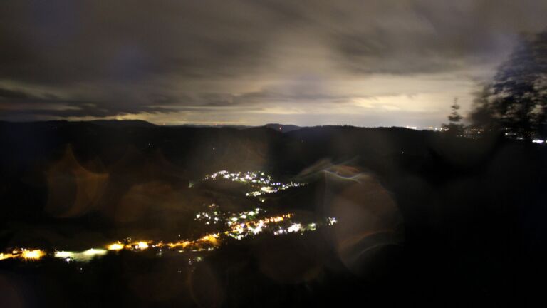 Dieses Bild zeigt eine Webcam-Aufnahme vom Achertal, aufgenommen am Donnerstag, den 04.06.2026 um 23:40 Uhr. Die Temperatur betrug 10.2°C.