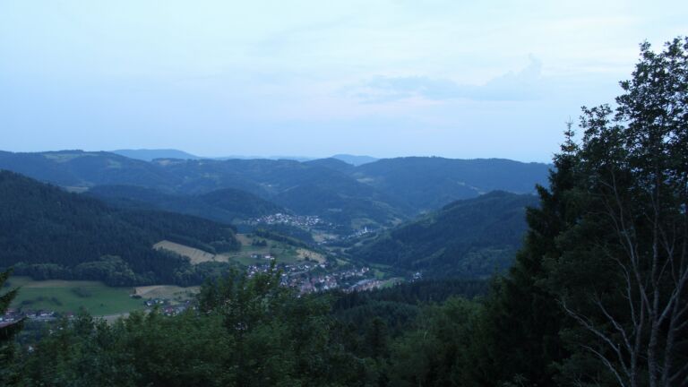 Dieses Bild zeigt eine Webcam-Aufnahme vom Achertal, aufgenommen am Samstag, den 20.06.2026 um 21:50 Uhr. Die Temperatur betrug 27.1°C.