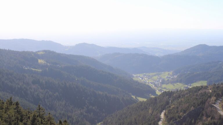 Dieses Bild zeigt eine Webcam-Aufnahme vom Achertal, aufgenommen am Mittwoch, den 08.04.2026 um 17:50 Uhr. Die Temperatur betrug 18.1°C.