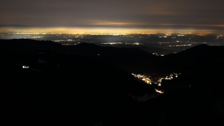 Dieses Bild zeigt eine Webcam-Aufnahme vom Achertal, aufgenommen am Sonntag, den 23.11.2025 um 06:20 Uhr. Die Temperatur betrug -3.8°C.