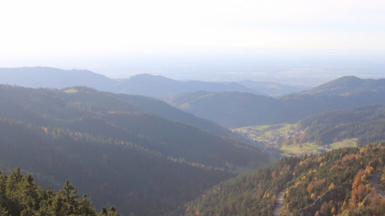 Dieses Bild zeigt eine Webcam-Aufnahme vom Achertal, aufgenommen am Donnerstag, den 30.10.2025 um 15:50 Uhr. Die Temperatur betrug 8.2°C.