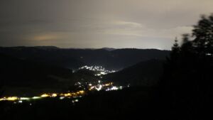 Dieses Bild zeigt eine Webcam-Aufnahme vom Achertal, aufgenommen am Freitag, den 17.07.2026 um 01:30 Uhr. Die Temperatur betrug 19.9°C.