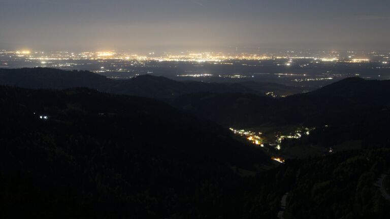 Dieses Bild zeigt eine Webcam-Aufnahme vom Achertal, aufgenommen am Sonntag, den 26.04.2026 um 00:00 Uhr. Die Temperatur betrug 10.9°C.