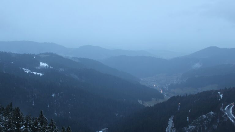 Dieses Bild zeigt eine Webcam-Aufnahme vom Achertal, aufgenommen am Dienstag, den 27.01.2026 um 17:10 Uhr. Die Temperatur betrug 2°C.