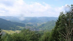 Dieses Bild zeigt eine Webcam-Aufnahme vom Achertal, aufgenommen am Montag, den 27.07.2026 um 11:30 Uhr. Die Temperatur betrug 16.3°C.
