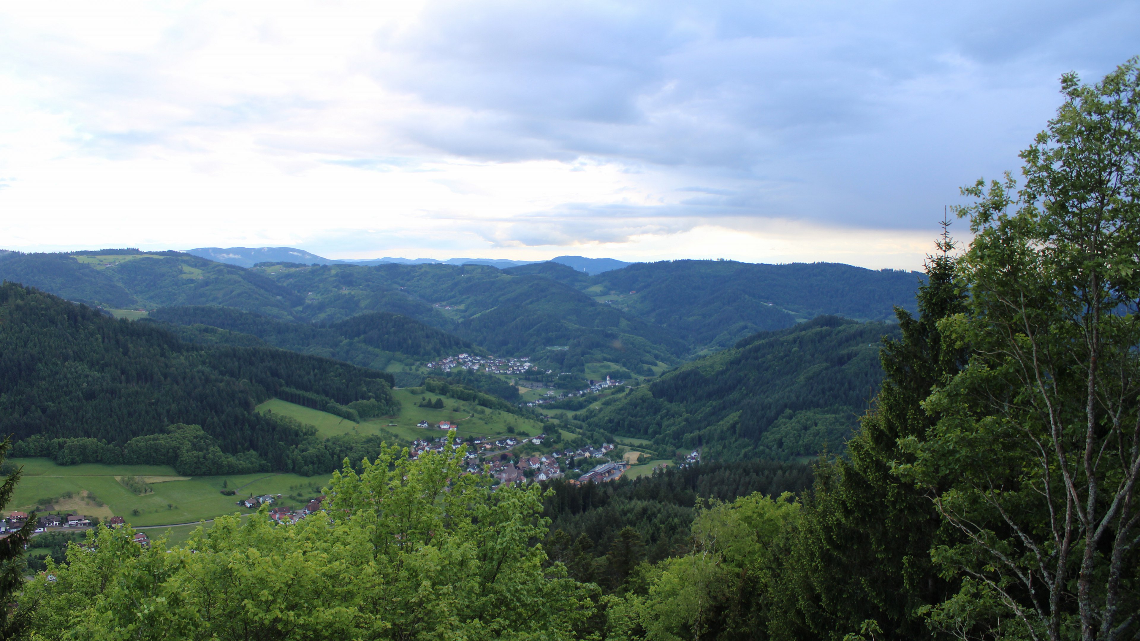 Dieses Bild zeigt eine Webcam-Aufnahme vom Achertal, aufgenommen am Donnerstag, den 14.05.2026 um 19:20 Uhr. Die Temperatur betrug 6.6°C.