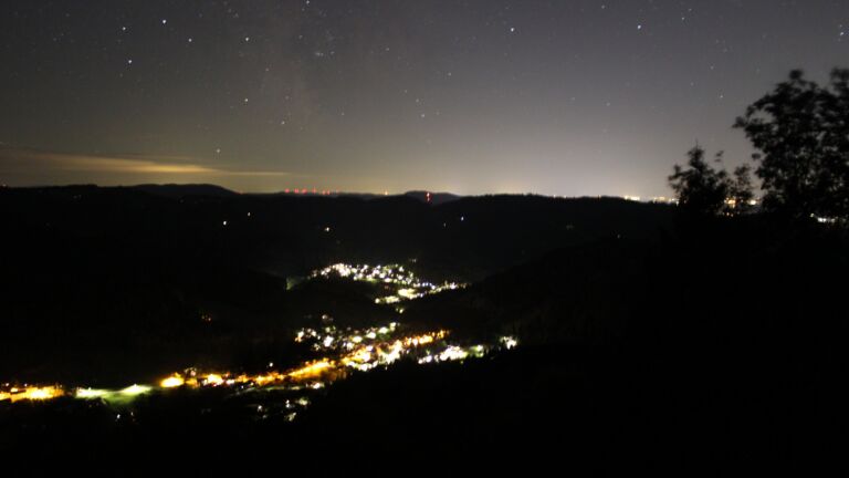 Dieses Bild zeigt eine Webcam-Aufnahme vom Achertal, aufgenommen am Freitag, den 04.09.2026 um 23:00 Uhr. Die Temperatur betrug 22.1°C.