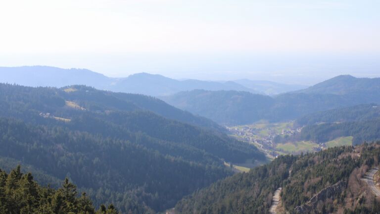 Dieses Bild zeigt eine Webcam-Aufnahme vom Achertal, aufgenommen am Dienstag, den 03.03.2026 um 15:20 Uhr. Die Temperatur betrug 9.6°C.