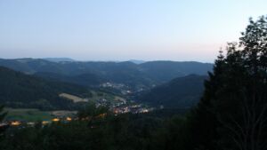 Dieses Bild zeigt eine Webcam-Aufnahme vom Achertal, aufgenommen am Mittwoch, den 24.06.2026 um 22:20 Uhr. Die Temperatur betrug 26.5°C.