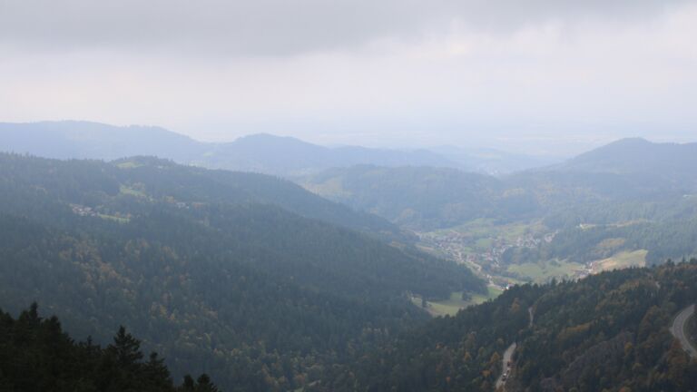 Dieses Bild zeigt eine Webcam-Aufnahme vom Achertal, aufgenommen am Donnerstag, den 09.10.2025 um 14:30 Uhr. Die Temperatur betrug 10.2°C.