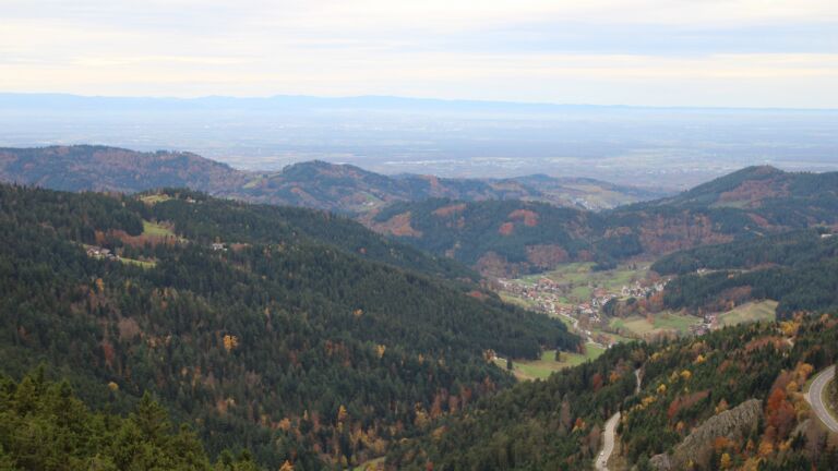 Dieses Bild zeigt eine Webcam-Aufnahme vom Achertal, aufgenommen am Samstag, den 01.11.2025 um 09:00 Uhr. Die Temperatur betrug 13.2°C.