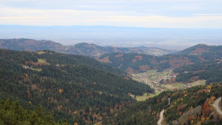 Dieses Bild zeigt eine Webcam-Aufnahme vom Achertal, aufgenommen am Samstag, den 01.11.2025 um 08:40 Uhr. Die Temperatur betrug 13.1°C.