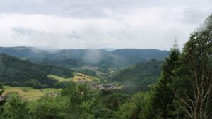 Dieses Bild zeigt eine Webcam-Aufnahme vom Achertal, aufgenommen am Donnerstag, den 04.06.2026 um 17:30 Uhr. Die Temperatur betrug 10.1°C.