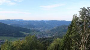 Dieses Bild zeigt eine Webcam-Aufnahme vom Achertal, aufgenommen am Montag, den 28.09.2026 um 09:30 Uhr. Die Temperatur betrug 23.5°C.