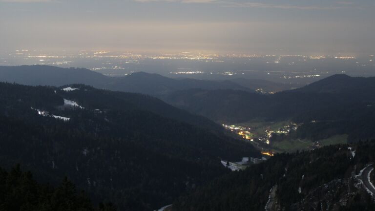 Dieses Bild zeigt eine Webcam-Aufnahme vom Achertal, aufgenommen am Freitag, den 03.04.2026 um 03:00 Uhr. Die Temperatur betrug 2.7°C.