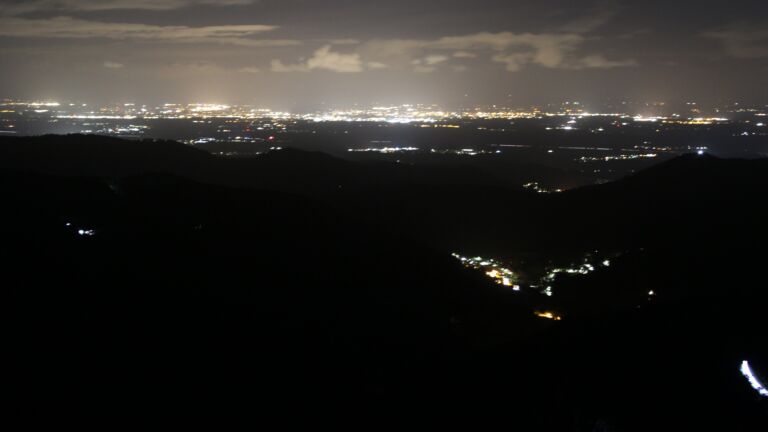 Dieses Bild zeigt eine Webcam-Aufnahme vom Achertal, aufgenommen am Montag, den 15.09.2025 um 23:30 Uhr. Die Temperatur betrug 10.1°C.