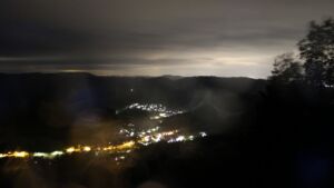 Dieses Bild zeigt eine Webcam-Aufnahme vom Achertal, aufgenommen am Freitag, den 12.06.2026 um 23:30 Uhr. Die Temperatur betrug 13.1°C.