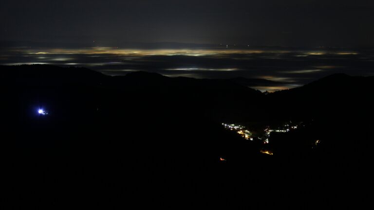 Dieses Bild zeigt eine Webcam-Aufnahme vom Achertal, aufgenommen am Mittwoch, den 17.12.2025 um 01:30 Uhr. Die Temperatur betrug 6.7°C.