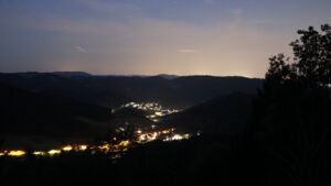 Dieses Bild zeigt eine Webcam-Aufnahme vom Achertal, aufgenommen am Montag, den 10.08.2026 um 04:50 Uhr. Die Temperatur betrug 23.2°C.