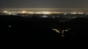 Dieses Bild zeigt eine Webcam-Aufnahme vom Achertal, aufgenommen am Freitag, den 24.04.2026 um 03:00 Uhr. Die Temperatur betrug 8.3°C.