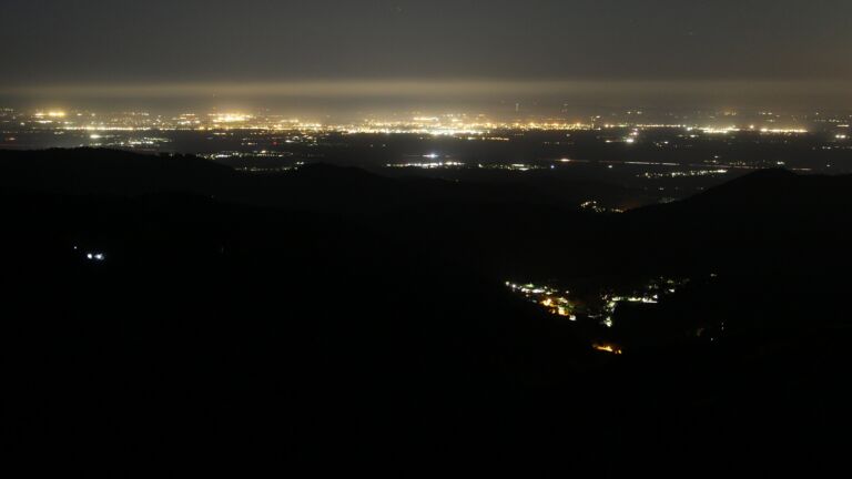 Dieses Bild zeigt eine Webcam-Aufnahme vom Achertal, aufgenommen am Freitag, den 24.04.2026 um 03:00 Uhr. Die Temperatur betrug 8.3°C.