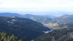 Dieses Bild zeigt eine Webcam-Aufnahme vom Achertal, aufgenommen am Mittwoch, den 19.11.2025 um 12:10 Uhr. Die Temperatur betrug 0.2°C.