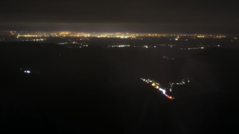 Dieses Bild zeigt eine Webcam-Aufnahme vom Achertal, aufgenommen am Montag, den 10.11.2025 um 23:30 Uhr. Die Temperatur betrug 4.5°C.