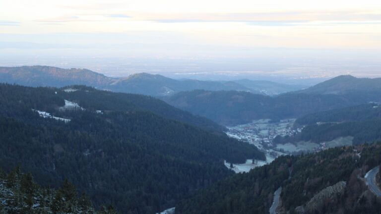 Dieses Bild zeigt eine Webcam-Aufnahme vom Achertal, aufgenommen am Mittwoch, den 19.11.2025 um 08:10 Uhr. Die Temperatur betrug -3.1°C.