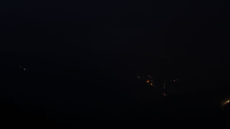 Dieses Bild zeigt eine Webcam-Aufnahme vom Achertal, aufgenommen am Samstag, den 26.07.2025 um 22:10 Uhr. Die Temperatur betrug 12.2°C.