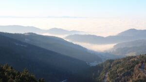 Dieses Bild zeigt eine Webcam-Aufnahme vom Achertal, aufgenommen am Montag, den 29.12.2025 um 15:20 Uhr. Die Temperatur betrug 1.8°C.