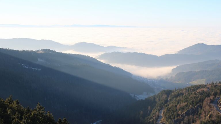 Dieses Bild zeigt eine Webcam-Aufnahme vom Achertal, aufgenommen am Montag, den 29.12.2025 um 15:20 Uhr. Die Temperatur betrug 1.8°C.