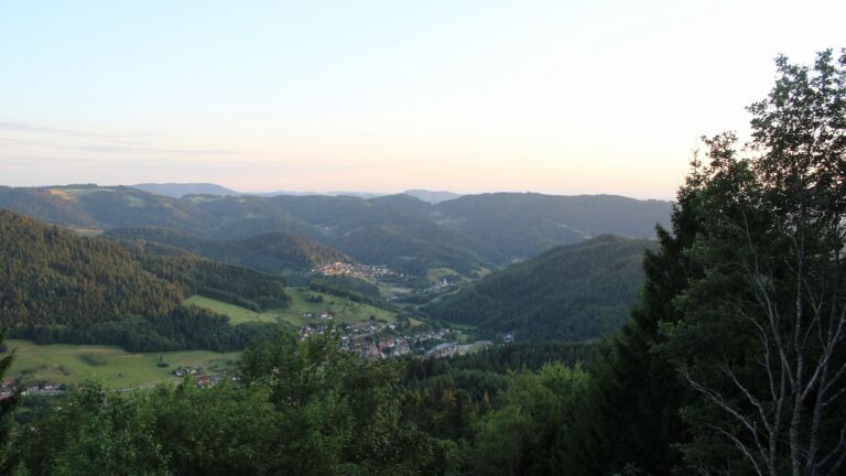 Dieses Bild zeigt eine Webcam-Aufnahme vom Achertal, aufgenommen am Dienstag, den 21.07.2026 um 21:00 Uhr. Die Temperatur betrug 17.6°C.