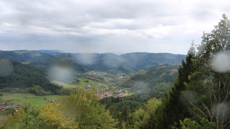 Dieses Bild zeigt eine Webcam-Aufnahme vom Achertal, aufgenommen am Freitag, den 23.10.2026 um 13:10 Uhr. Die Temperatur betrug 9.5°C.
