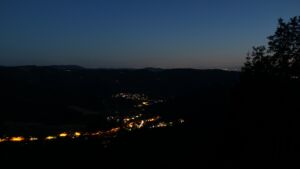 Dieses Bild zeigt eine Webcam-Aufnahme vom Achertal, aufgenommen am Freitag, den 03.07.2026 um 22:50 Uhr. Die Temperatur betrug 18.1°C.