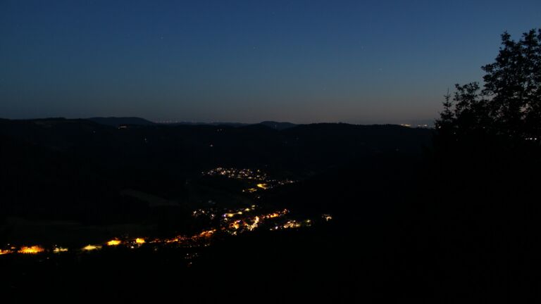 Dieses Bild zeigt eine Webcam-Aufnahme vom Achertal, aufgenommen am Freitag, den 03.07.2026 um 22:50 Uhr. Die Temperatur betrug 18.1°C.