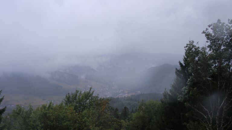 Dieses Bild zeigt eine Webcam-Aufnahme vom Achertal, aufgenommen am Freitag, den 21.08.2026 um 19:40 Uhr. Die Temperatur betrug 12.5°C.