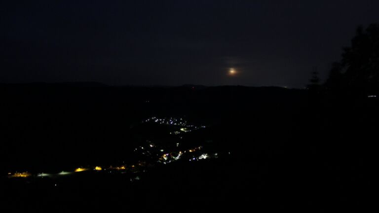 Dieses Bild zeigt eine Webcam-Aufnahme vom Achertal, aufgenommen am Samstag, den 30.05.2026 um 04:00 Uhr. Die Temperatur betrug 17.8°C.