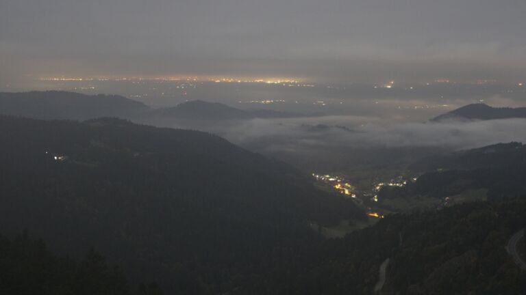 Dieses Bild zeigt eine Webcam-Aufnahme vom Achertal, aufgenommen am Donnerstag, den 09.10.2025 um 01:00 Uhr. Die Temperatur betrug 9.1°C.