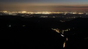 Dieses Bild zeigt eine Webcam-Aufnahme vom Achertal, aufgenommen am Montag, den 20.04.2026 um 21:50 Uhr. Die Temperatur betrug 4.1°C.