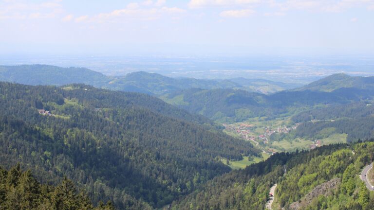 Dieses Bild zeigt eine Webcam-Aufnahme vom Achertal, aufgenommen am Freitag, den 09.05.2025 um 12:50 Uhr. Die Temperatur betrug 9°C.