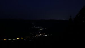 Dieses Bild zeigt eine Webcam-Aufnahme vom Achertal, aufgenommen am Freitag, den 26.06.2026 um 03:50 Uhr. Die Temperatur betrug 27.3°C.
