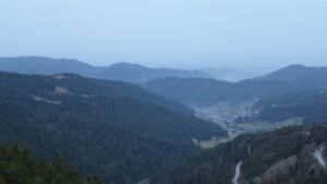 Dieses Bild zeigt eine Webcam-Aufnahme vom Achertal, aufgenommen am Samstag, den 20.12.2025 um 08:20 Uhr. Die Temperatur betrug 4.6°C.