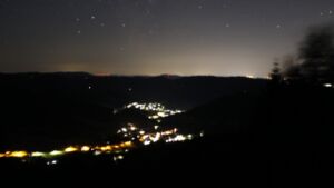 Dieses Bild zeigt eine Webcam-Aufnahme vom Achertal, aufgenommen am Sonntag, den 12.07.2026 um 03:00 Uhr. Die Temperatur betrug 19.6°C.