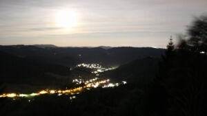 Dieses Bild zeigt eine Webcam-Aufnahme vom Achertal, aufgenommen am Samstag, den 25.07.2026 um 00:00 Uhr. Die Temperatur betrug 19.9°C.