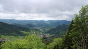 Dieses Bild zeigt eine Webcam-Aufnahme vom Achertal, aufgenommen am Freitag, den 15.05.2026 um 13:10 Uhr. Die Temperatur betrug 8.4°C.