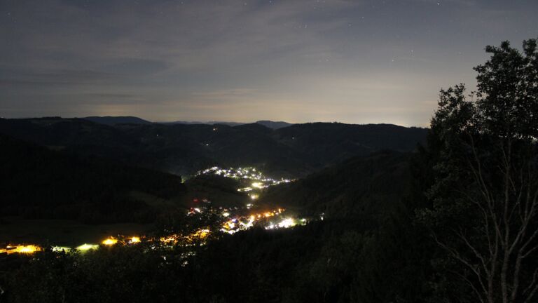 Dieses Bild zeigt eine Webcam-Aufnahme vom Achertal, aufgenommen am Sonntag, den 04.10.2026 um 03:30 Uhr. Die Temperatur betrug 16°C.