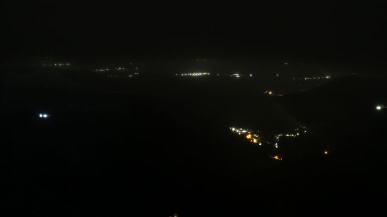 Dieses Bild zeigt eine Webcam-Aufnahme vom Achertal, aufgenommen am Freitag, den 28.11.2025 um 03:30 Uhr. Die Temperatur betrug 0.1°C.