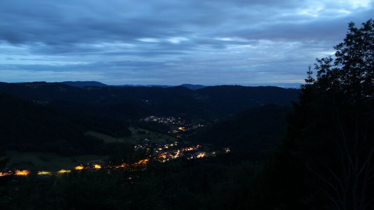 Dieses Bild zeigt eine Webcam-Aufnahme vom Achertal, aufgenommen am Mittwoch, den 10.06.2026 um 22:20 Uhr. Die Temperatur betrug 8.8°C.