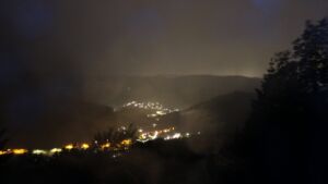 Dieses Bild zeigt eine Webcam-Aufnahme vom Achertal, aufgenommen am Freitag, den 12.06.2026 um 03:40 Uhr. Die Temperatur betrug 8.5°C.
