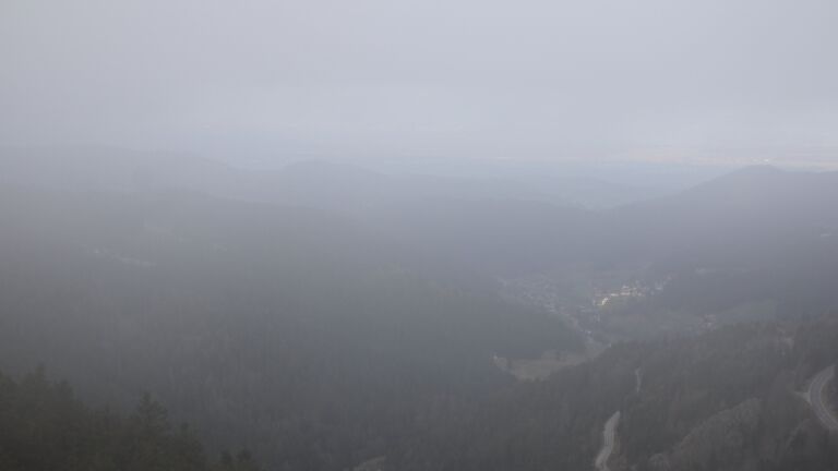 Dieses Bild zeigt eine Webcam-Aufnahme vom Achertal, aufgenommen am Sonntag, den 01.03.2026 um 08:20 Uhr. Die Temperatur betrug 3.7°C.